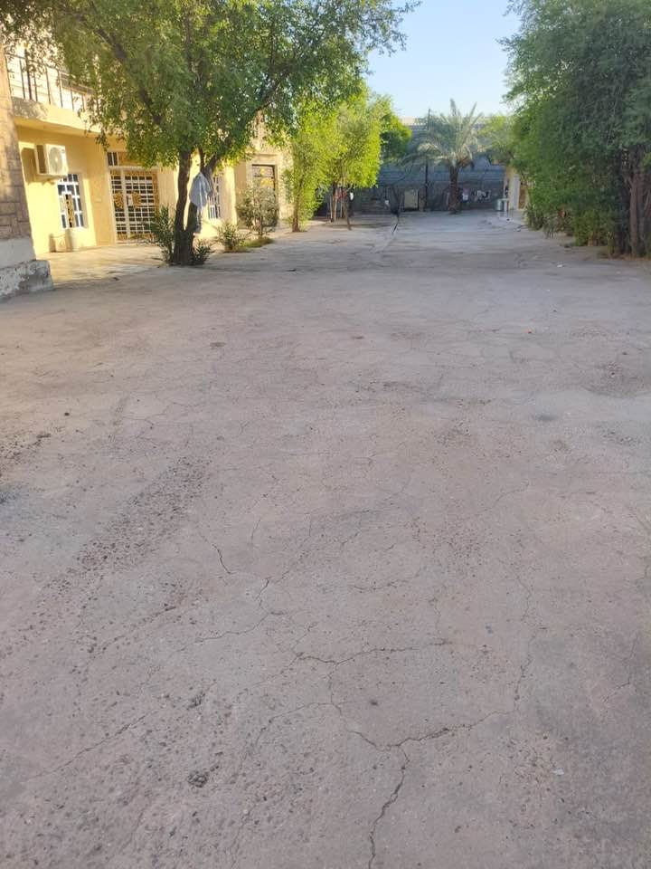 ارض للبيع طابو  سند ٢٥ . مساحة الارض دونمين ونص وتحتوي على ٧ بيوت + مضيف . العنوان بغداد قرب سيطرة مدخل بغداد الجنوبي سيطرة ٧٥ 
 للاستفسار الاتصال على الارقام 
***********
***********
