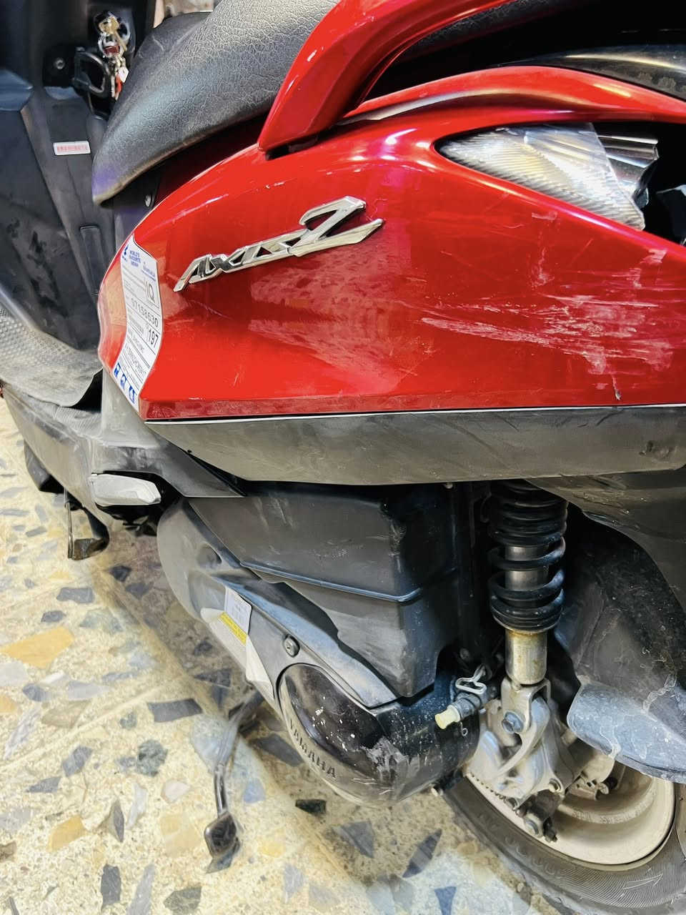 اكزز حديث موديل 2023 الدراجه البارحه صار بيها حادث مثل ماموضح عدكم بالصور واريد ابيعهه على حادثهه الدراجه رمبه نزلتهه بمليون ونص واريد ابيعهه ب 800 وبيهه مجال 
بغداد الحريه ***********
