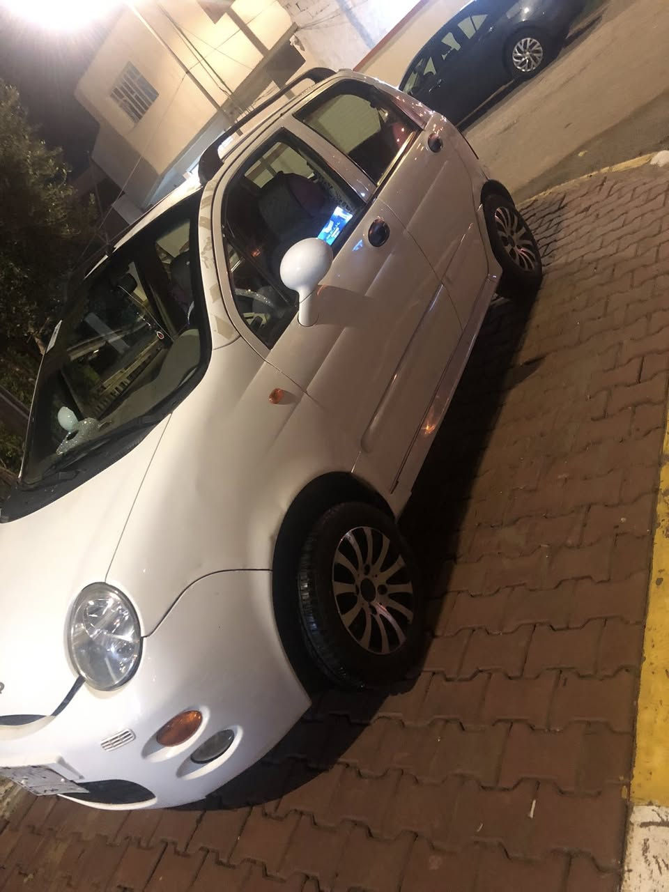 السلام عليكم ورحمة الله
للبيع كيو كيو ٢٠١١ بغداد كير مكينة كهربائيات حدادية كلها خير من الله 
كير اوتو وعادي ويل كب تخم تاير جديد 
باسمنة تحويل ثاني يوم 
ما بيها اي نقوصات 
السعر المطلوب ٣٠ بيها مجال بسيط مكان السيارة ديالى بعقوبة الجديدة 
رقم الهاتف 
***********
