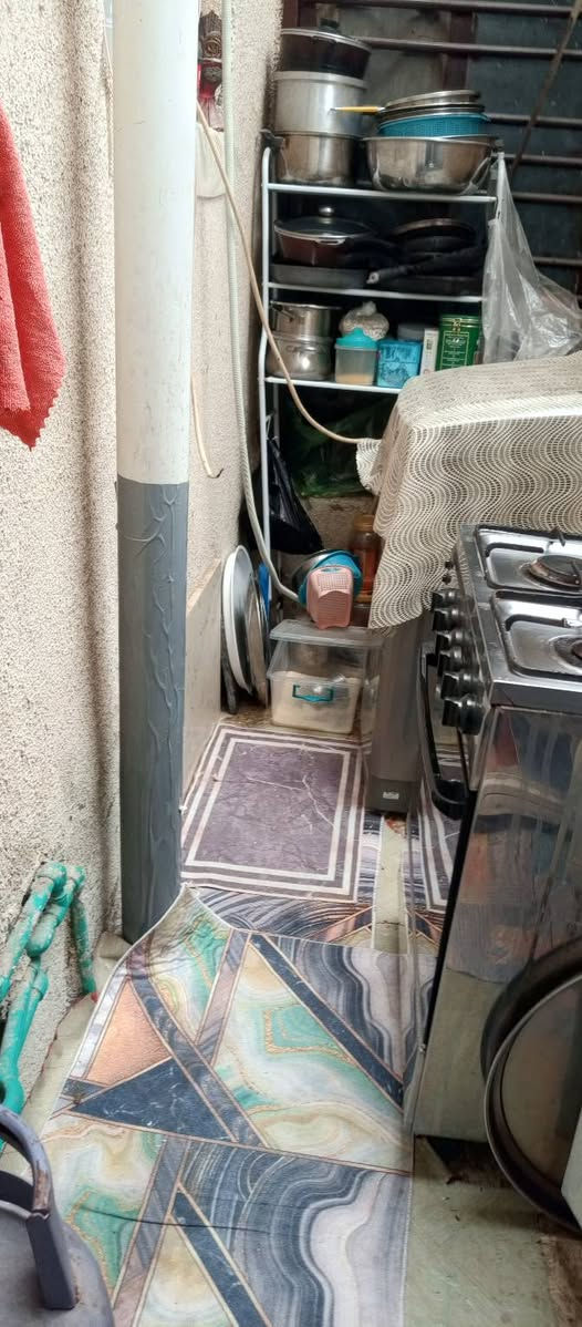 السلام عليكم بيت للبيع مساحة١٠٠متر في مقاطعة ٣/١٠بغداد حي التراث مقابل المستوصف يحتوي على غرفتين نوم ومطبخ وصالة وحمام يعني طابق ونص الغرفة الفوك بيها سويت حمام 
للاستفسار الاتصال على هذا الرقم***********
