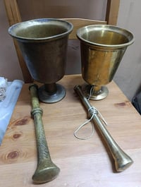 هاونات ابو الكاس عدد2  واحد قياس 20 والثاني 18