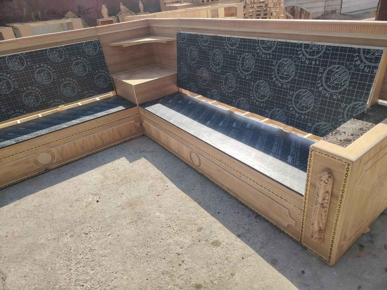 1..سعر متر ديوان #الصاج 175/ نشتغل قسط بدون تحميل 
2..سعر متر ديوان #المودرن 100 
 ويقدم معرض بيت الزان  لزبائنه الكرام أحدث موديلاته من الدواويين  الصاج و الملكيه والمودرن  بمواصفات راقيه
 مع ظمان حقيقي لمدة 20 سنه من تاريخ الاستلام  مع طابوريه وكوشات
ملاحظه:: نعمل حسب طلب الزبون من تغيير لون القماش وحسب القياسات الزبون ولدينه كادر يذهب لمنزل الزبون لاخذ القياسات


**إذا كنت صاحب هذا الإعلان وتريد حذفه لأي سبب، رجاءا أرسل رسالة إلى الدعم الفني**