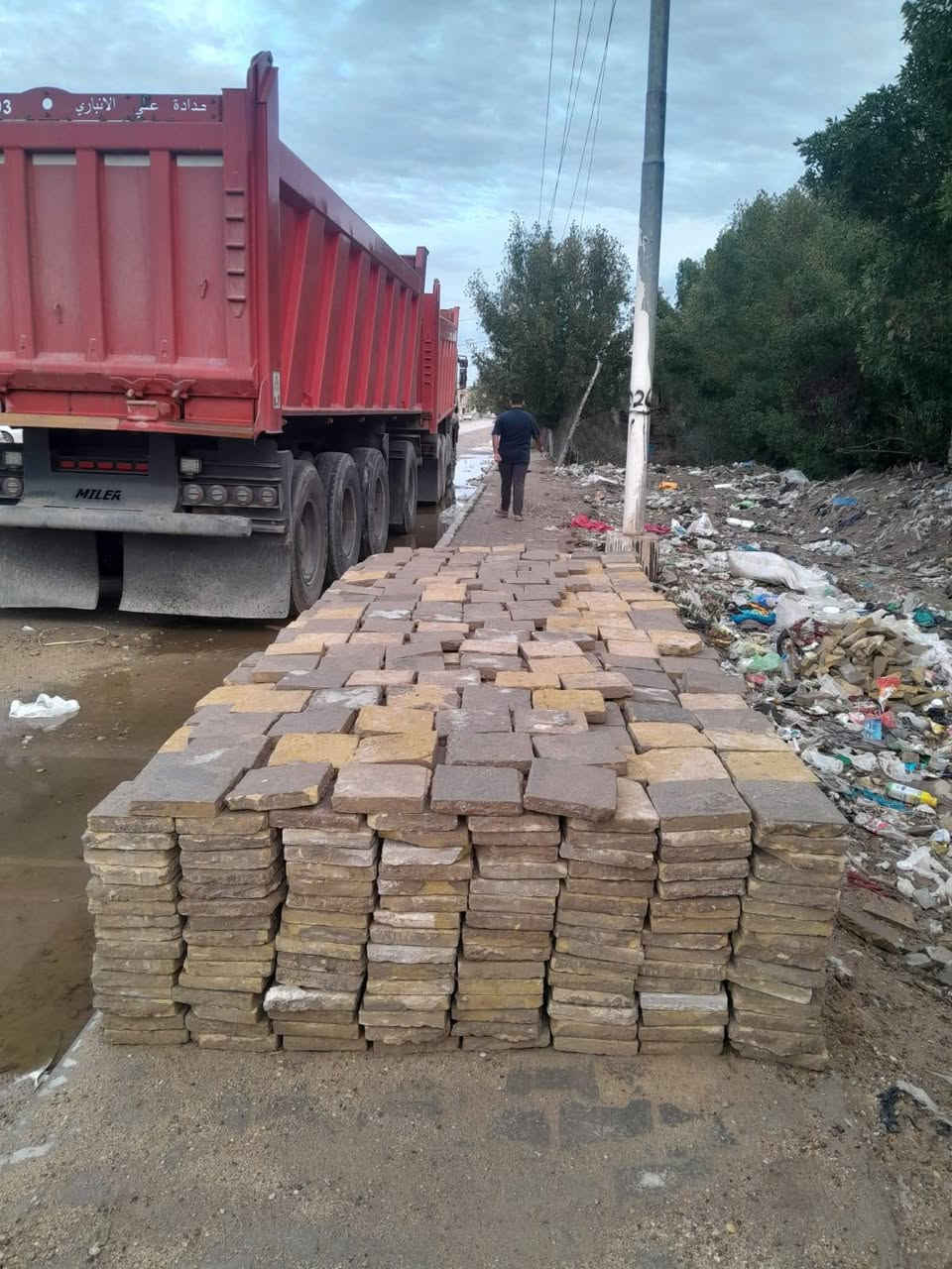 السلام عليكم 
اكو فرشـي مستخدم بس نضيف و عدل 
عددها ( 2500 ) ألفين و نص فرشية للبيـــع ...
المكان النجف حي ميسان 
الاتصال على الرقم ***********
