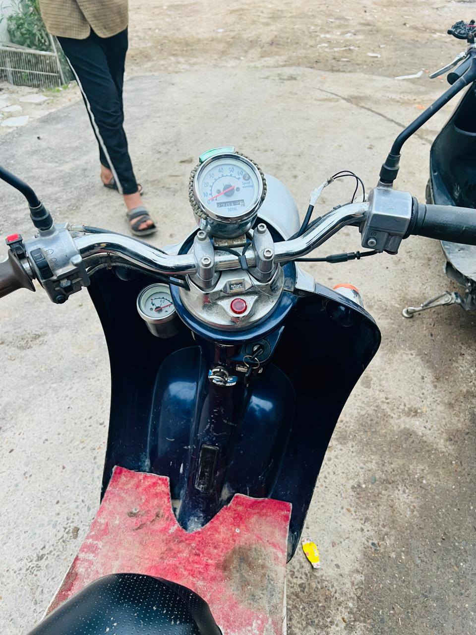 السلام عليكم دراجه كلاسك 60 شغاله ما ناقصها اي شي سلف يشتغل 130 وبيه مجال بسيط حت جيه مكاني بغداد بوب لشام


**إذا كنت صاحب هذا الإعلان وتريد حذفه لأي سبب، رجاءا أرسل رسالة إلى الدعم الفني**