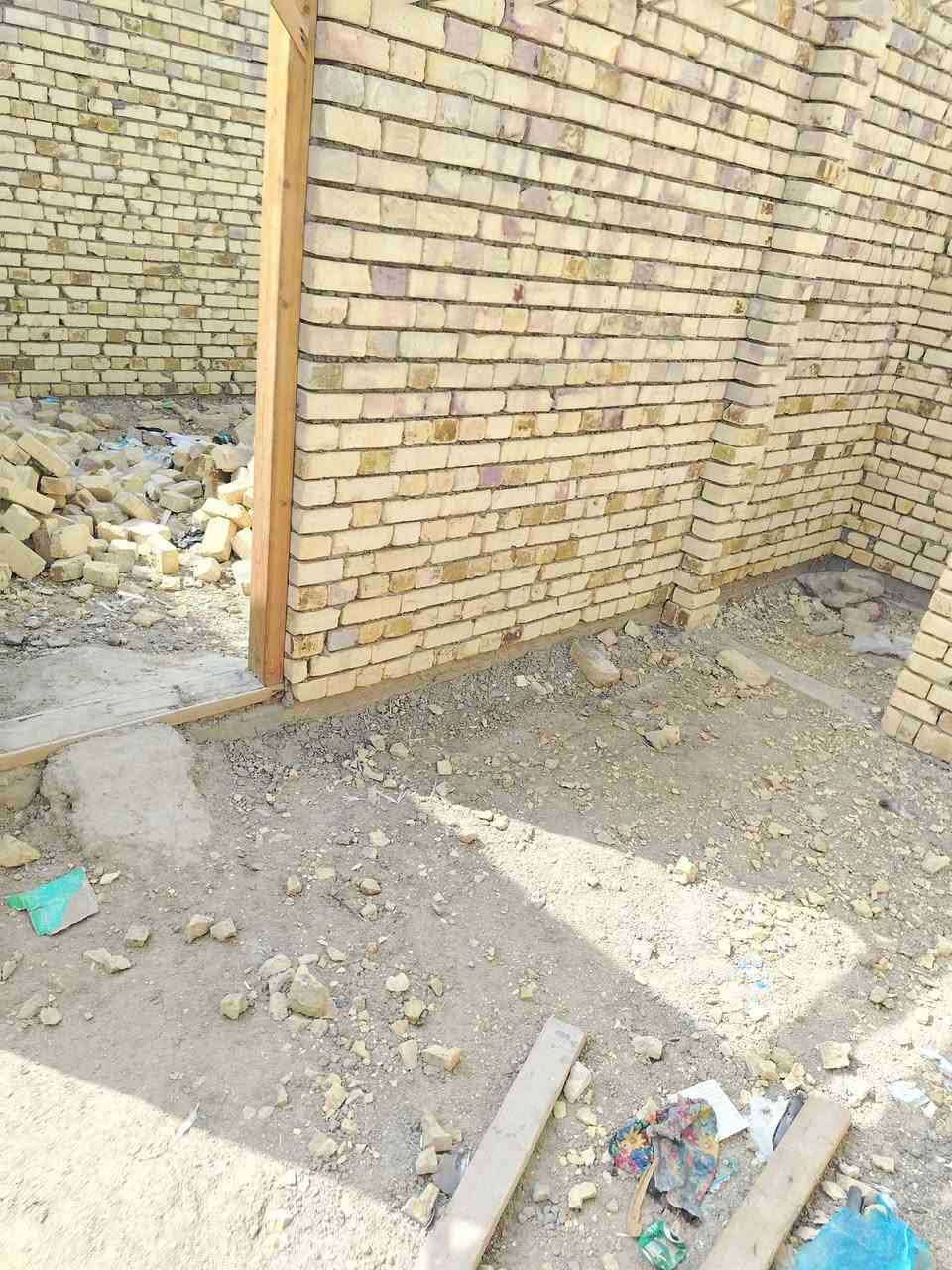 السلام عليكم هيكل للبيع مساحه 200متر ركن حي الجوادين شارع المدرسه الصينيه مقابيل الطابو يبعد عن الشارع العام 300متر السعر 35مليون وبيه مجال قليل كلش الشراي يخابرني ***********
