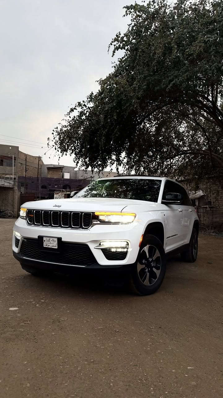 سلام عليكم للبيع افضل سعر موجود في العراق رقم الشاصي // 1C4RJYB61R8520582
جيب كراند شيروكي هـايبرد الون ابيض 2024 
كفالة عامة كلين تايتل بدون صبغ بدون حوادث كفالة
ثلاثة انظمة السيارة هـايبرد وشحن وبانزين 
دخول جديد منفيس ثاني يوم احولك والرقم معفي بلاش
فول مواصفات مع كاملة العدة والشاحن الاصلي الخاص 
موقعي ديالى بعقوبة 
***********
