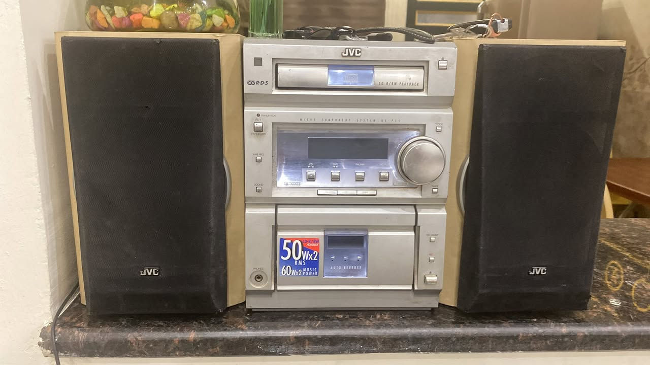 Jvc يشتغل فقط راديو  و اوكس مع ريموتكونترول


**إذا كنت صاحب هذا الإعلان وتريد حذفه لأي سبب، رجاءا أرسل رسالة إلى الدعم الفني**