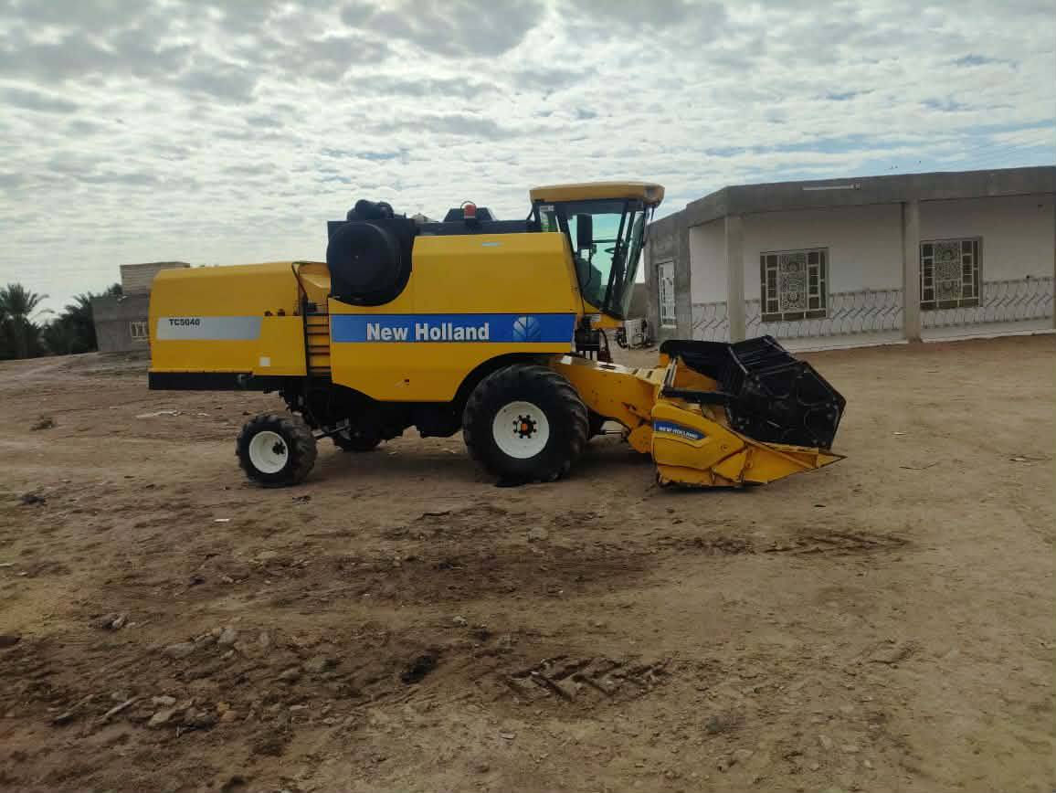 حاصده للبيع موديل 16 رقم بابل مشتغله 2500 ساعه تصل ***********
