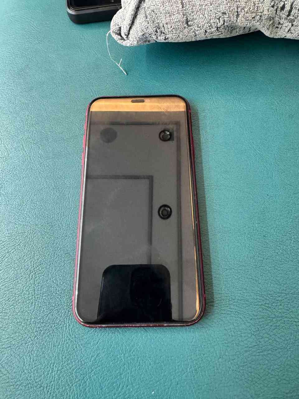 ايفون 11عادي جهاز مبدل شاشه أصيله فقط بطاريه ٧٧ جهاز نضيف مكفول من زلخ. كله شغال السعر ١٧٥ التصال ***********مستعجل عله بيعته
