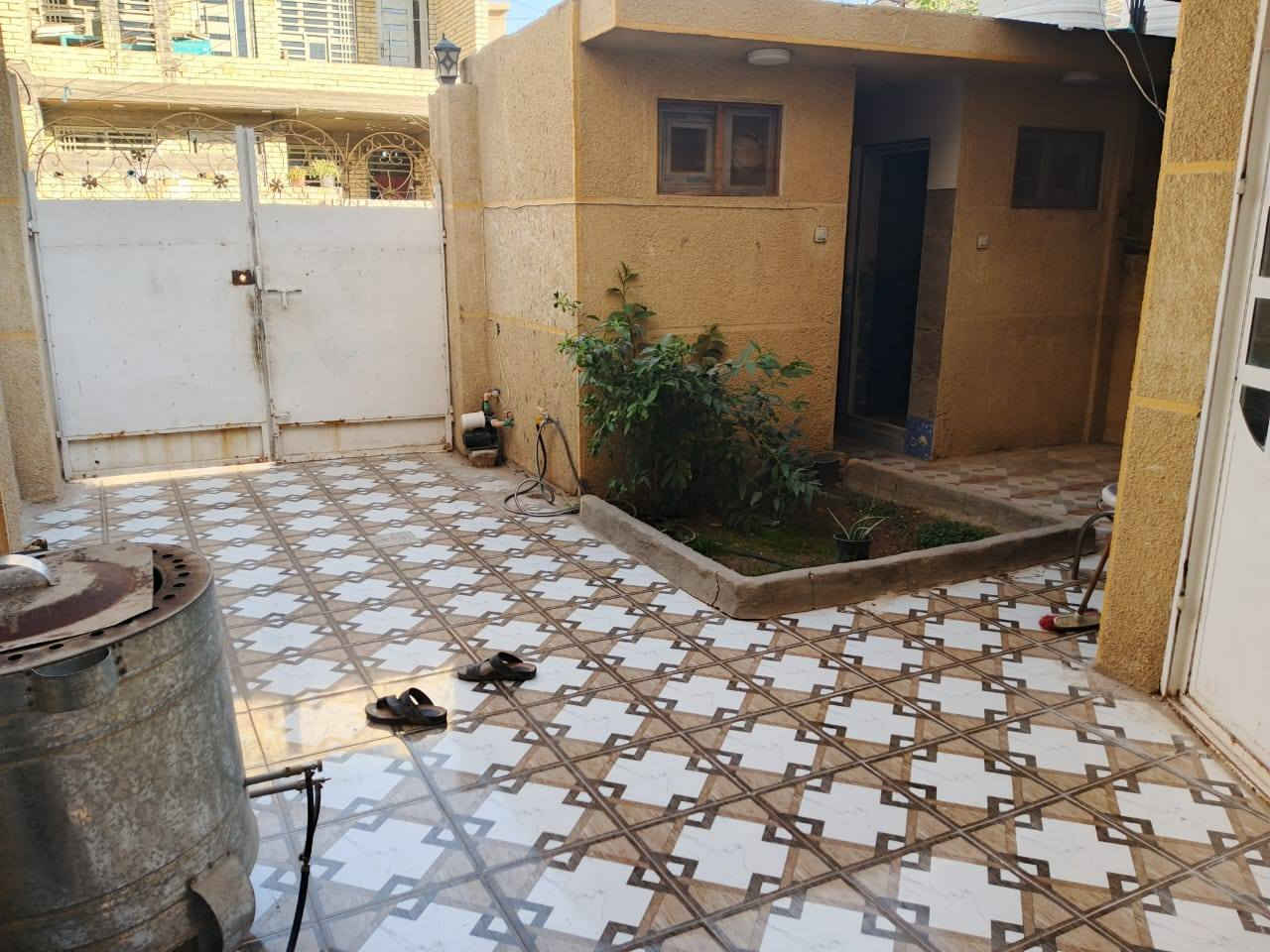 دار ملك للبيع المساحة ١٥٠م وجه ٧.٥م نزال ٢٠م طابق واحد بناء ٢٠١٠ ترميم جديد التفاصيل بالصور موقعه ابي غريب/ خرنابات مربع ال ٢٠٠٠ مؤجر حاليا ب ٣٠٠ الف السعر المطلوب ١٣٠ مليون مع المجال للاستفسار 
*********** وتساب 
***********
مكتب الخضراء للعقارات والاراضي الزراعية
