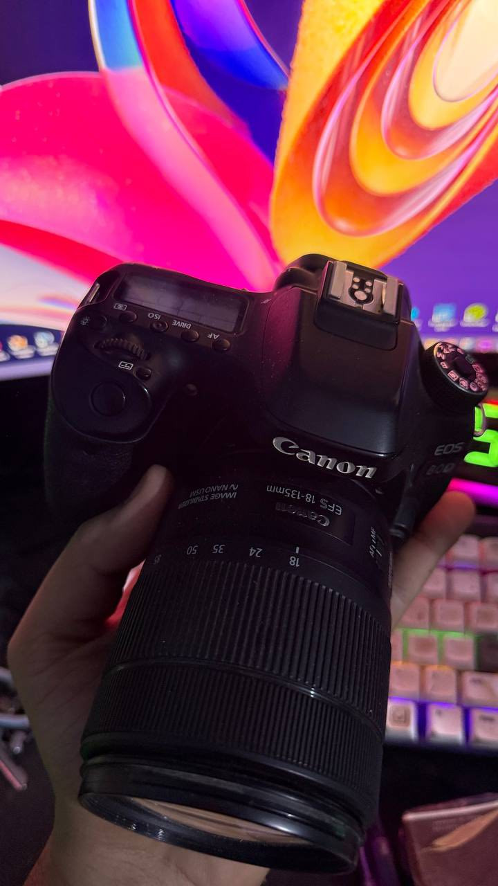 كانون 80d مع عدستها الاصلية وبطاريات 2  والشاحنة الاصلية وجنطة وملحقاته الحزام والباركود الكامره ماخذه جديد نضافته ٩٠بل١٠٠
مكاني البصره قضاءالصادق/***********
