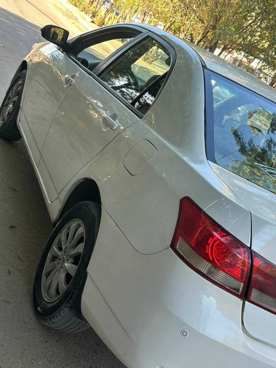 السلام عليكم .بي واي دي f3 ٢٠١٤ كير ومكينه ياباني (بيكاتشو) رقم انكليزي جديد السيارة بأسمي بيهه طخات بالجهة اليسرى البقية مكفولة .السعر ٥٦ وبيها مجال الاتصال على الرقم ***********
