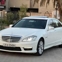 مارسيدس s550 مديل 2009خليجي مكفولة ماعدة قطعتين كلير فقط موصفات لسيارة...