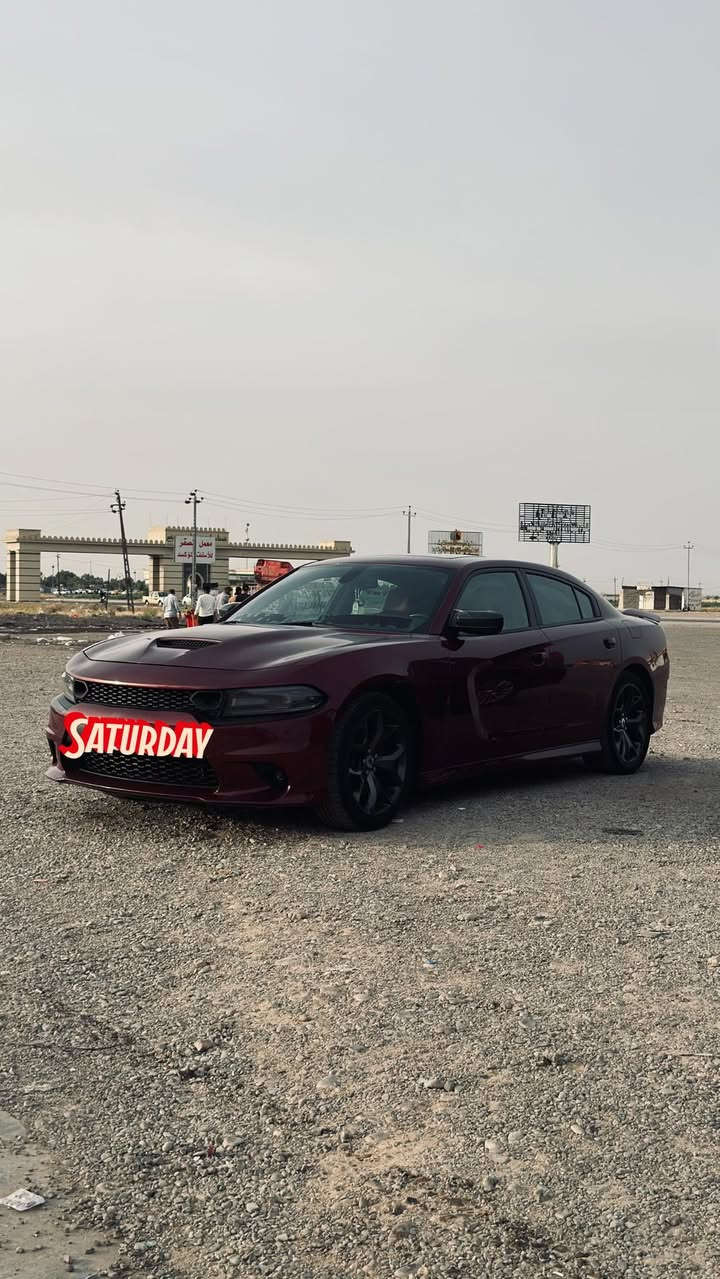 تشارجر gt خليجي للبيع وكالة ليث العبيدي موديل ١٩
السيارة بيها البنيد صبغ لان رجع عليه ابو باجيرو وانعوجت عظماته  وميترجع بارد واكو بارد مرجعه بالجاملغ جهة السايق مرجع شي بسيط وممبين من تشوفها ماشية ١٠١ الف كيلوا قابل للزيادة و بالواقع احلى السيارة لون كرزي خليجي مواصفات الجيتي و الكشنات جلد و فتحة سقف و هيتر مري
السعر على الخاص رقمي***********
