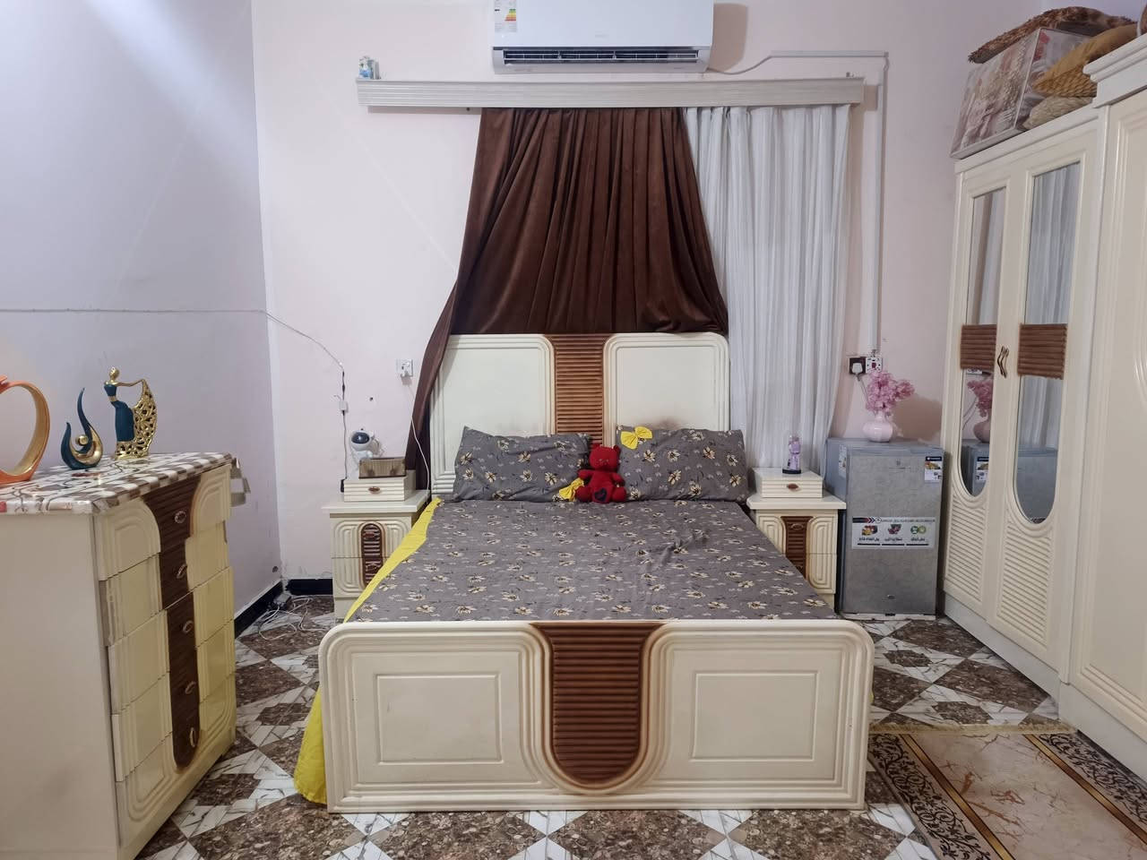 غرفه + خشاب + نجاره عراقي + تصميم تركي + رقم تواصل ***********
