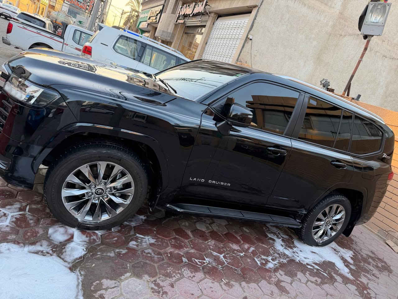السلام عليكم 
لاندكروز اسود موديل 22 سبعينيه 
مكفوله كفاله عامه فقط طعجه بالبند مسحوبه BDR
مغلفه نانو بالكامل 
ماشيه 100 الف 
السعر 6 شدات و 10 
الاستفسار 
*********** البصرة, العراق
