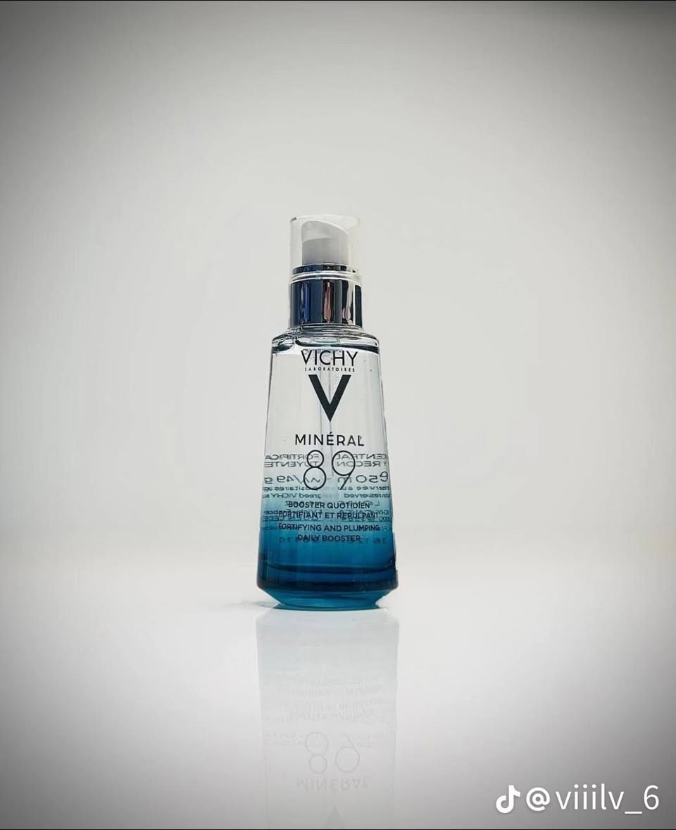 Vichy 89 serum ملاحضة الأصلي متوفر + العادي 

حافضي على نضارة و حيوية بشرتك مع سيرم فيتشى مينرال 🌼💧￼‌‎

🤍 الأكثر مبيعا من منتجات  فيتشي ننصحكم به نتيجته خيالية وحلوة 

🤍 هو عبارة عن سيروم خفيف سريع الامتصاص بحيث الترطيب يصل لطبقات الجلد الداخلية  ويكون مفعوله أقوي و أعمق ‌‎يعمل على تغذية و تعزيز تجديد خلايا البشرة ‌‎يحتوى على 89 % مياه حراريه التي ترطب البشرة و تحميها ‌‎يحتوى على حمض الهيالورنيك اللى بيمتص الماء و يشتغل كفيلر و مكافح للتجاعيد .
‌
🤍 يحفز الكولاجين الطبيعى من طبقات الجلد و يعطى البشرة نضارة وحيويه. 
‌
🤍 نتائجه تظهر خلال أسبوعين من الاستخدام اليومى. 
مرطب ومعالج والحل الأمثل لبشرة أكثر شبابا  وتوهج. 

🤍مناسب لجميع أنواع البشرة حتى البشرة الحساسه. 

المنشأ / فرنسا 🇫🇷

‌‌‏سعر


**إذا كنت صاحب هذا الإعلان وتريد حذفه لأي سبب، رجاءا أرسل رسالة إلى الدعم الفني**