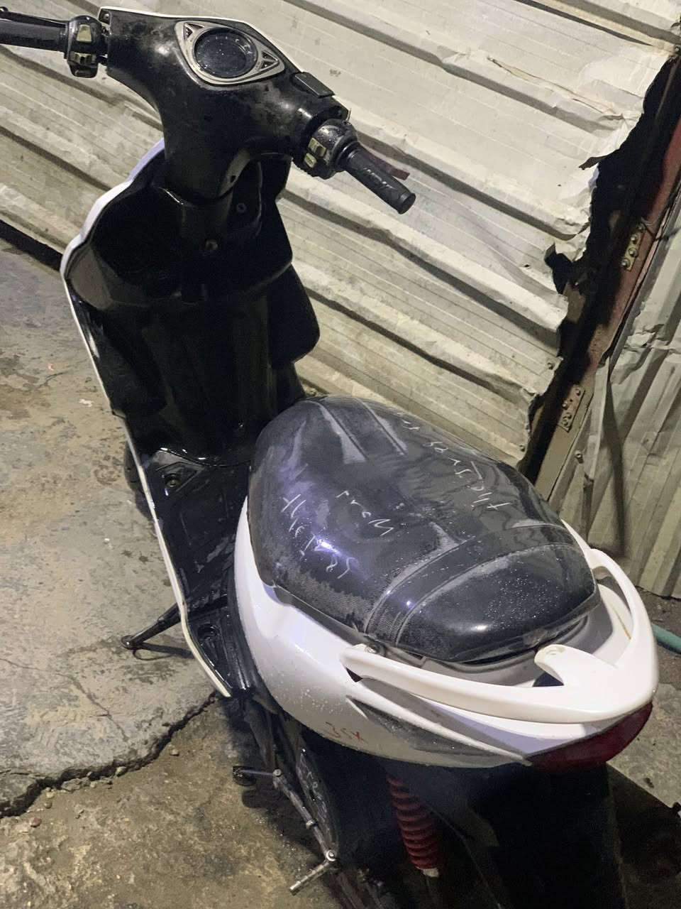 السلام عليكم ماكس مضلع بلاديه مكينه بلاديه ناعمه لا نضوح لا تبخير لا تنقيص سلف هندر كله شغال بيها نقوصات بسيطه السعر ٤٠٠ الف وبيها مجال مكان بغداد البياع ***********
