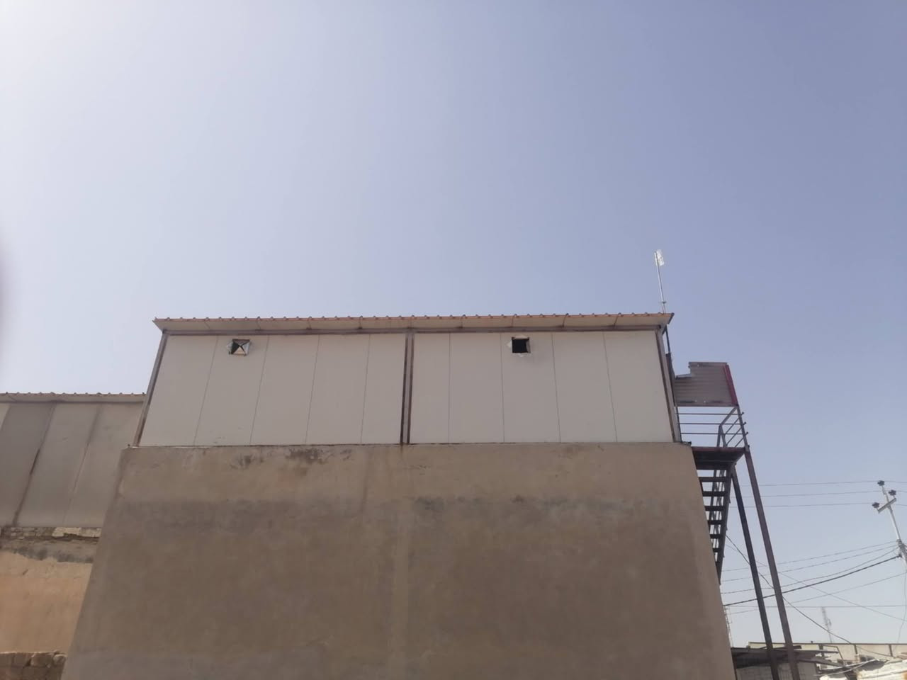 السلام عليكم ساندوج نظيف نظافه 80//100متوفر قياس 2500وقياس 3متروقياس 9متروقياس 7متر اظافه الى شخاط عدد 20اوكثرمن قياس 4الى6 جميع القياسات اظافه إلى جام خانه مثل ما موظح بل صور الطول  10متر ولعرض 3متر  وجام خانه ثانيه لون السود هم الطول 10متر ارتفاع3متر اظافه إلى درج حديد الطول 10متر
ملاحظه ابيع شلع ما ابيع قطعه قطعه تجي اتشوفهن وبيك خير ودلل 

عنواني الشحيميه مركز الناحيه 

***********
