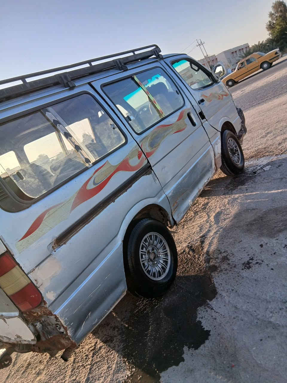 هايس ياباني لبيع موديل 1993مكينه وكير ونجي اوتماتيك وحداديه تخم تاير كهربايات جاهزه باور مشط كله جاهز السعر 15وبيه مجال قليل المكان ناصريه فضليه لتصال ***********
