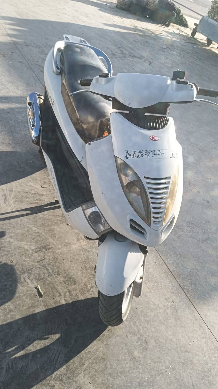 سلام عليكم دراجه لبيع نضيفه وبغي ما مفتوح  بيه مكفوله من كلشي سعر 600 وبيه مجال  حك جيه /  ***********
