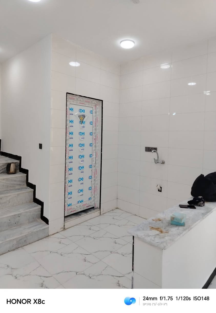 بنايه تجاريه للبيع بحي أور مساحته 120 ركن على شارع 15 أو ساحه تتكون من مشتمل جوه او شقتين فوك مؤجره حاليا وارده الشهري مليون 300 موقع البنايه قرب مكتبه الشاطر لاستفسار واتساب ***********
