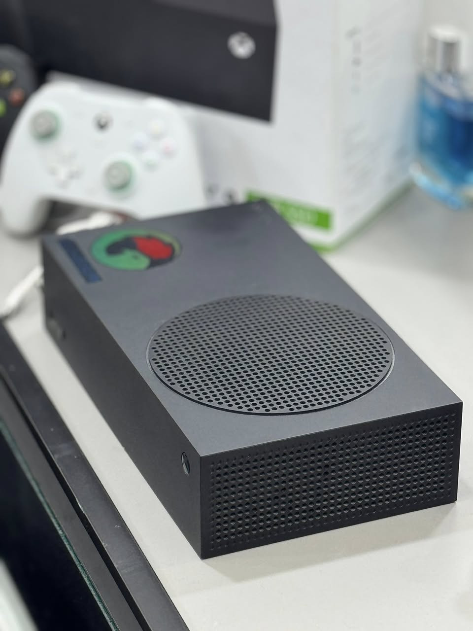 اكس بوكس سيرس S 
1TB
جهاز استعمال جدا قليل 
كيم باص فعال بي بعدلة 4 اشهر 
يدة اضافية واير سعرهة 50 الف
9 لعبات بي كلهن وية الجهاز مشتريهن 
السعر 500 الف قفل مابي اي مجال
