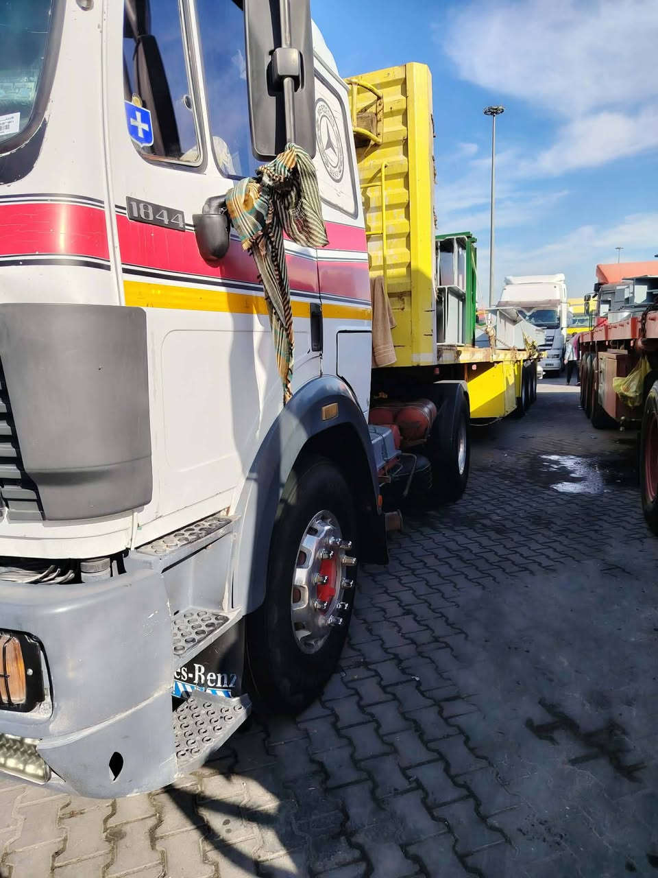 السلام عليكم ورحمه الله
كرواتي تك جوبلس موديل 92 مكينه 44 كير 190 مكفوله كفاله عامه رقم انبار مربوطه فلات جوانب متحركه 
للاستفسار الاتصال *********** / ***********
