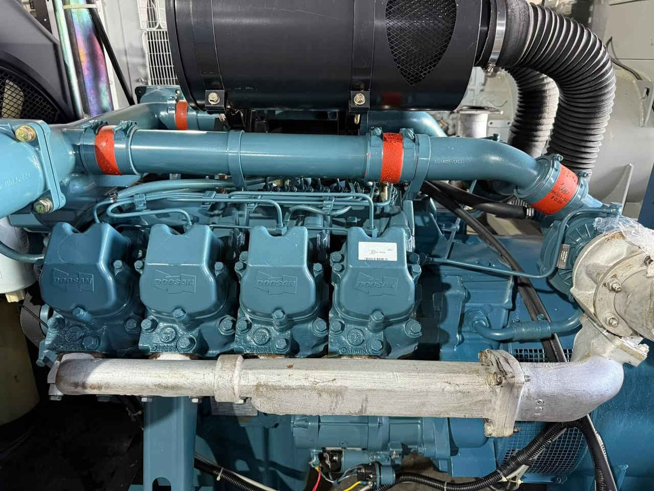 Dossan 8 cylinder
400 Kva 
Zero 0️⃣ 

0750 445 8400
0750 445 1540
