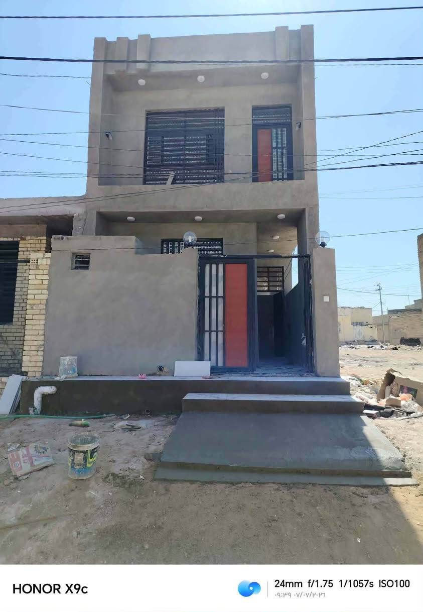 يالله   دار مساحه 100 متر  حي النداء شارع المجمعات.خلف مول بغداد   طابق ونص طابوك جمهوري وصب مركزي شغل مرتب  سند بسم صاحب الدار   لاستفسار. تصال ع رقم ***********
او خاص.
