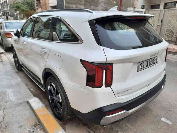 السلام عليكم
للبيع 
كيا سورنتو 2024 ( خـليـجـي )
فول مواصفات  6 سلندر بارنوما 
المواصفات
 خليجي 
 ماشية 60000 
 موديل 2024
بانوراما 
 حجم المحرك 6 سلندر 3500
 مرتبط بناقل حركة أوتو 8 نمر
 مفتاح التشغيل بصمة 
 تشغيل عن بعد 
 فتح الصندوق كهرباء 
حساسات أمامية 
حساسات خلفية 
لايت زينون + LED 
 كشافات 
 بك لايت LED 
 قبضات أبواب من الألمنيوم
 دخول بصمة ذكي 
 ويل كب 20
 4 دسك
 حساسات ضغط الاطارات 
 اشارة في المرايا الجانبية 
 المرايا قابلة للطي كهرباء
 ماسحة خلفية 
عدد AIR BAG 2
 كير ماوس 
 هاند بريك كهرباء 
‏  ABS 
 دشبول شاشة ديجيتال 
 شاشة Apple Car play 
 كاميرا دوارة 
الانارة الداخلية LED 
 شفتات مقود 
 مثبت السرعة Cruise 
‏  Bluetooth / T YPCE   
مخرج منفذ الطاقة 
فحص نظام السيارة 
تتسع المقصورة ل 7 ركاب
حركة المقاعد الأمامية كهرباء 
 تبريد شاشة لمس مناخين منفصلين 
 3 قطع تبريد 
 أوضاع القيادة Drive Mode 
 أوتو هولد Auto Hold 
 نظام مانع الانزلاق 
 نظام نزول المنحدرات 
حاملات الأكواب
 بردات أبواب خلفية
مكان السيارة بغداد / حي الجهاد
رقم الهاتف  ***********
