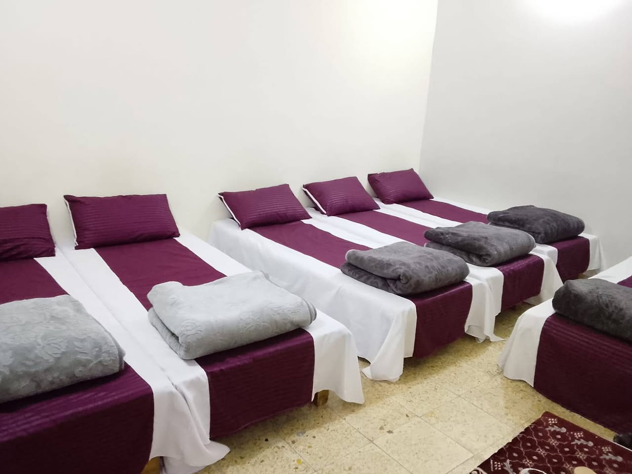 فندق العطاركربلاء شارع الجمهورية
تبريد ٢٤ ساعه 
يتم الحجز عن طريق مراسلت الصفحه او الاتصال ع الرقم 
***********
