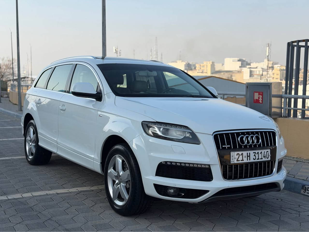 Audi  Q7 S-line Quattro 2013

ارحض سعر بلاش  ١٢٩  ورقه مجال بسيط

سيارة ٧ راكب

مواصفات خليجي  وكالة اربيل٣ بصمه بيلادي موجوده

موديل ٢٠١٣   

محرك سته سلندر V6 3.0L سوبر چارچ محرك بنزين

گير و محرك بشرط كفاله 

-----------------------------------------
مواصفات 
 پانوراما امامي و خلفي  
صندوق شفط 
 بردات جانبية و خلفية
 تحكم ماوس 
    داخل  جلد اصفر
كشنات كهربا
كشنات خزن
تبريد مركزي  
سيدي بوكس  
تبريد مركزي 
حساس خلفي و امامي 
- لايت ليد  
ستيرن تحكم
  تحديد سورعه  
 و بعد هرايا مواصفات
-------------------------------------------
  تخم تاير و  ويل جديد
 صدر ٪؜١٠٠
گیر  ومحرک بشرط ٪؜١٠٠
 سيارة مسيرفسة كاملة ما يحتاج اي مصرف

-----------------------------------
سياره واحد شبر اقل صبغ راس تايرخلفي او شبر بارد راس بك لايت خلفي باقي مابي شي 
     
سيارة احلي بالواقع و مابي اي مصاريف الحمدالله 
-----------------------------------

سعر مطلوب  ١٢٩ ورقة و مجال 

مكان سيارة سليمانية 

***********
***********
*****************************************************
Audi Q7 -S lin Quattro  2013
فول فول موسفات
٣ ريز كوشن
هه ر٣ به صمه ى شه ريكه ى ماوه
٦ بستون سوبر
بانوراما ده بل بانوراما
سنوق شفط
ده رگا كانى به رده يه دواوه
ماوص
كوشن جلد ناو زه رد
كوشن كاره باوخزن
ته بريد مه ركه زى
سيدى بوكس
حاسه بيش و دوا
لايد بك لايت ليد
سوكان فوليوم و تحديد سرعه
مواسفاتى اودي معرو فه...............
گيرومه كينه و ته بريد ساردى و گه رمى به شه رت بى نوقسانيه الحمدلله 
سه نه وى ره قه مى تازه يه به ناوى خومه ته حويل به شه رت
سه ياره كه يه ك به له ى بجوك بوياغى هه يه له كه ل به له يه ك ساردا باقيات به شه رت

سعر مناسب ١٢٩ كه ميك مجال

***********
*********** السليمانية, العراق

