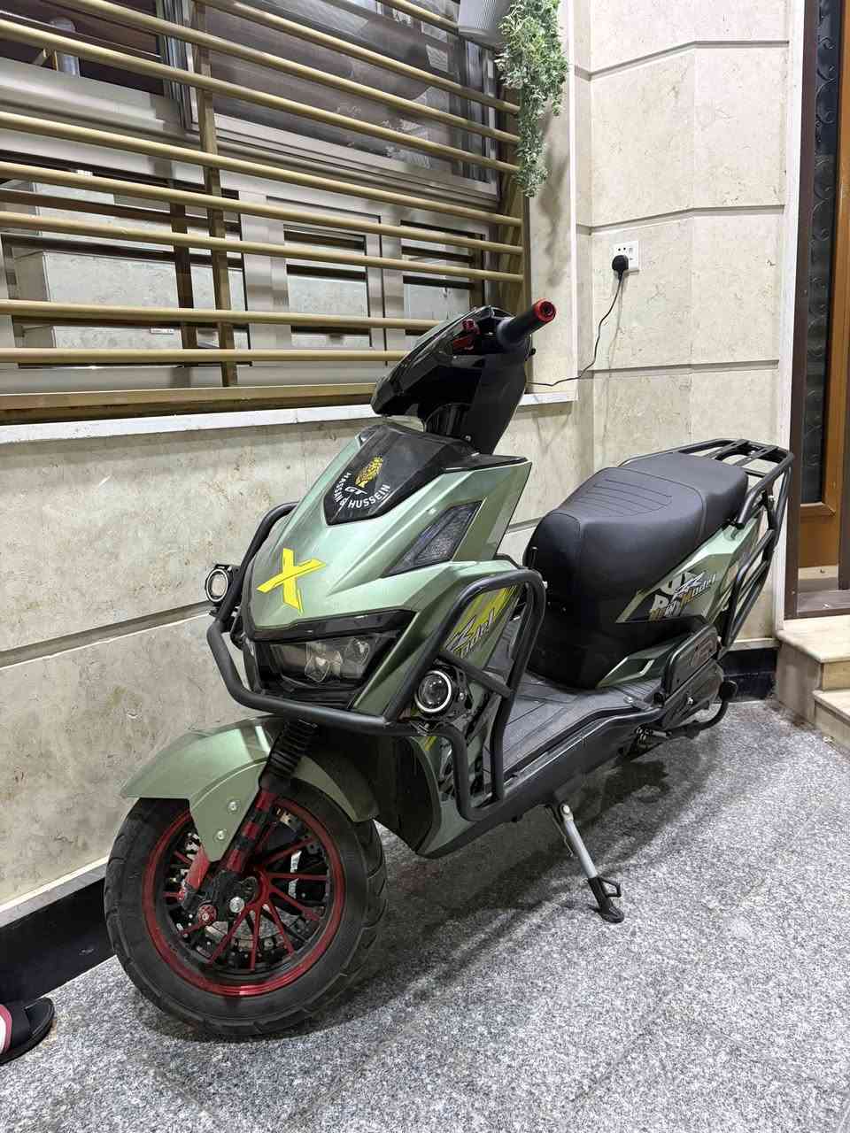 دراجه شحن نوع سكنس 6بطاريه  مسطره ملفه 3800مابيه اي شخط الدراجه جديده وبيه وصل سرعه حقيقيه 100 سعرها 950  ألف الرقم ***********
