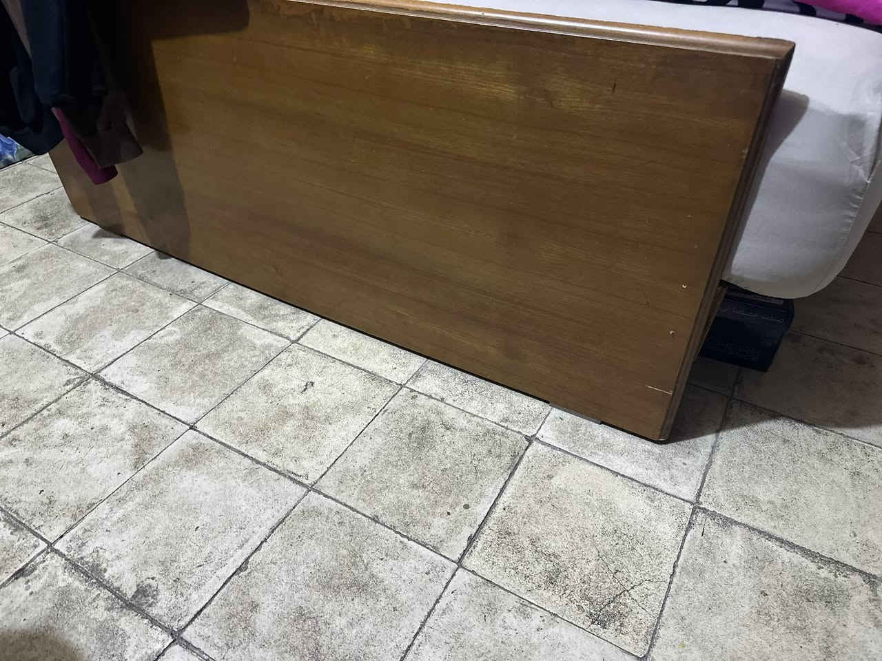 السلام عليكم غرفه للبيع نظيفه وزينه مكان بغداد حي العامل للاستفسار اتصل على الرقم ***********
