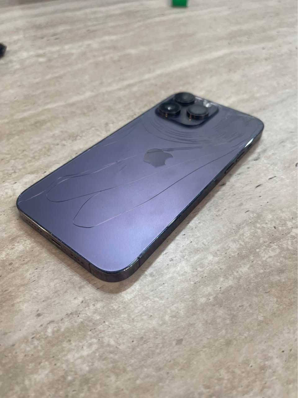 للبيع ايفون 14 برو ماكس 
ذاكرة 256
بطارية 82
الجهاز مامفتوح نظيف مكسور الظهر مثل مامبين بالصور
السعر 800 الف 
مكاني نجف *********** النجف, العراق
