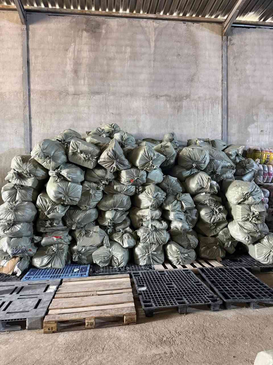 السلام عليكم متابعينا وزبائننا الكرام بفضل لله غدا ان شاء الله الثلاثاء وصول حاوية المكس في مخاززنا 
بغداد التاجيات قرب جسر الدوار 
مخزن الحاج سلمان الكعبي
التوفيق الورزق الجميع ان شاء الله 
الاستفسار التواصل/ ***********
