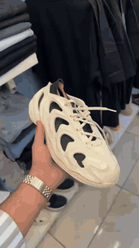 السلام عليكم شاب شلعه ١٤ زوج احذيه ماركات كوالتي عالي باقيه قطع قياسات٤٠و ٤٢ و٤٣
سعر القطعه ٥ الاف
عنواني بغداد الجديده 
رقمي ***********
