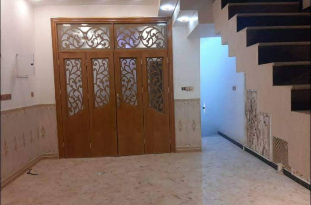 عقار للبيع يحتوي شقه100متر  +محل. الشقه تحتوي على استقبال وصاله ومطبخ وغرفه ومكشوفه والسطح عباره عن غرف اثنين كبار +المحل على طول ال 100متر ويحتوي غرفه وحمام للاستفسار ‏‪***********‬‏
