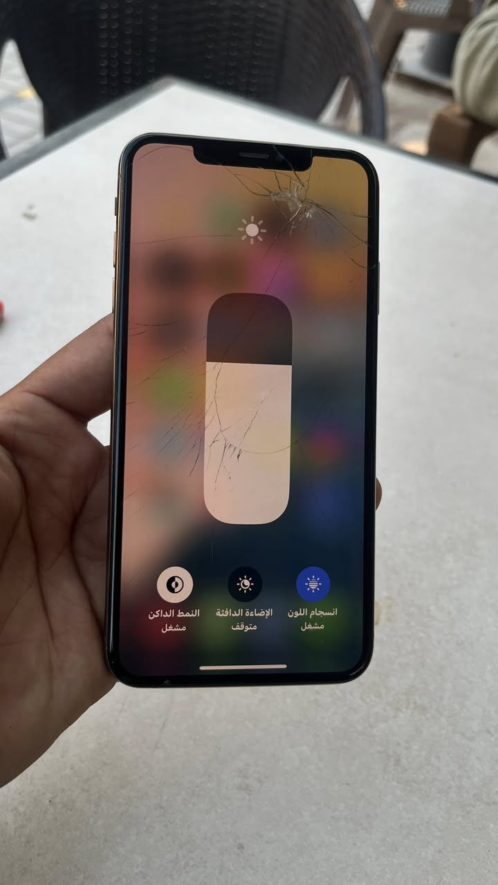 السلام عليكم ايفون اكس ماكس ذاكره 256 جهاز بلاد مامبدل بي آي قطعه  جهاز طاح وصار بي هاي الفطور ومأمثرات ع الشاشه فيس إيدي مايشتغل  بطاريته 79أبيعه ع وضعه سعره 150 وبي مجال الاستفسار خاص أو وتساب ***********
