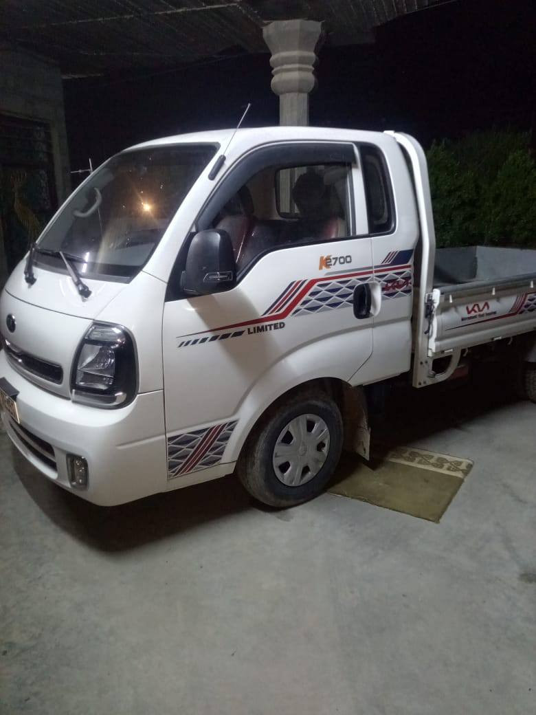 السلام عليكم
كيا حمل موديل21 رقم بغداد انكليزي تحويل ثاني يوم 
كير محرك مكفول غرفه جديدة تايرات جدد تدفئه تبريد مكفوله من كلشي السونار مرفق بالمنشور
السعر 135 وبيه مجال 
مكاني بغداد اليوسفيه 
***********
***********
