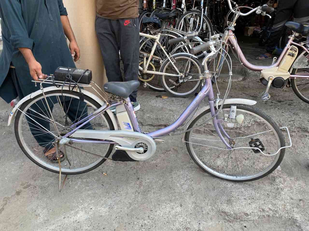 مساعد بايدر خلصان الشحن صراحه ما فاحصهن هنا لان شحنتهن من الامارات وصار فتره واصلات بانسونك وبرجستون سعر القطعه ١٢٥ هن وبطاريات وشاحنات فقط تاخذ محوله من ١١٠/٢٢٠ 
الدوره حي دجله ***********
