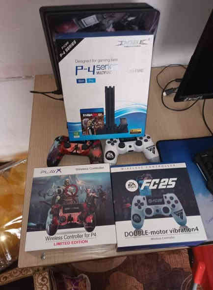 بلي فور اونلاين وياه غراض للبيع شلع، الغراض كالأتي :
بلي فور سليم اونلاين كامل هو و كيبلاته PS4 Slim
يدات البلي 2 وية كيبلاتهن + كيبلات اضافية
كيبورد على كد الأيد ار جي بي محترم
انارة نشرة LED وياها محولة ريموت 16 لون و 4 مودات
قرص اله الحرب GOD OF WAR
جهاز حماية شركة اسوار اصلي
داتا شو ميني بروجكتر دقة فول وتطلع صوت وصورة نظام اندرويد وايرلس و HDMI
نظارة واقع افتراضي VR بيها سماعة مدمجة و جهاز تحكم
ستاند بلي فور ماركة DOBE مع شحن يدات و 3 مراوح
ماوس MS139 + ماوس باد شكلين حجمين
تحويلة موبايل تايب سي تربط يو اس بي 3 + انترنت 
LAN
ساعة رقمية بيها ضوء على شكل بلوكة ماين كرافت
شفتات ببجي هاي هيج شمرتها ببلاش وية الغراض

ملاحظة : الغراض كلهن نظيفات وجديدات اني بية طبع اجيب الشغلة استعملها بس مرة وحدة لان ماعندي وقت هواي اكثر وقتي بالشغل لو بالدراسة بس هم حاسبهن بسعر المستعمل

التواصل : *********** واتساب + عالخاص
* ماعندي خدمة توصيل

سعر الشلعة كاملة 300 الف ما ابيع قطع
