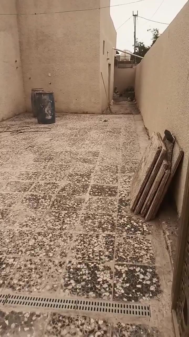 سلام عليكم 
بيت للبيع مساحه 280متر كامل من كلشي وجديد 
سعر 75 بحي البتول الزراعي بشارع بيت دايش قريب عل شارع العام
***********
