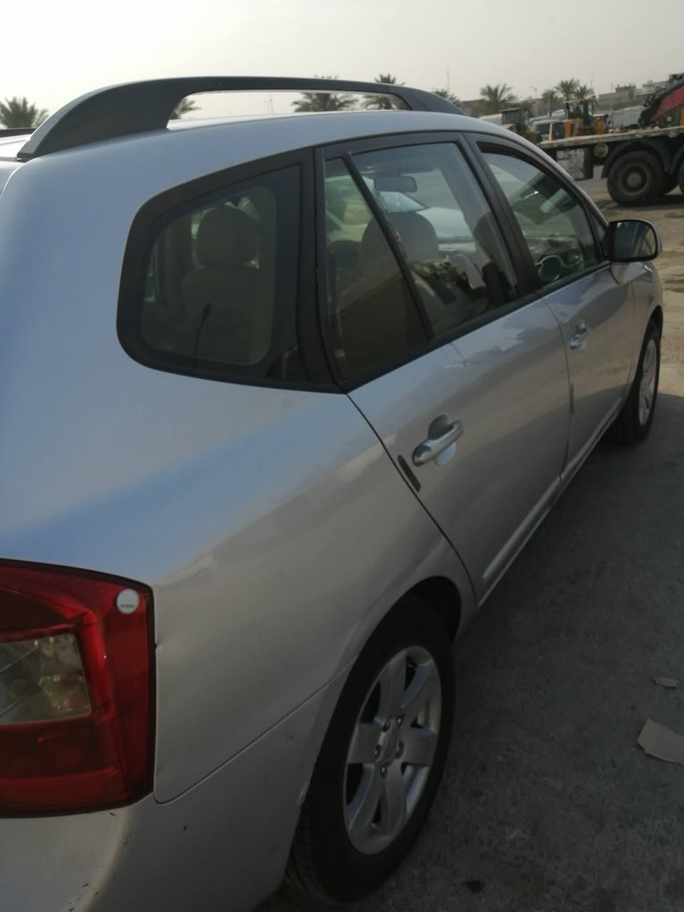 السلام عليكم
كيا كارنزا خليجي ٢٠٠٩ محرك ٢٠٠٠ دوش محرك وكير بحاله جيده  ٧ راكب بيه شاشه وفتحه قماره اطارات وبطاريه جديد مكفوله عدا بارد موضح بالسونار السياره عندي ٣ سنوات من الدوام للبيت سعره ١١٥ السياره بأسمي مكاني كربلاء الشراي يتصل ***********
