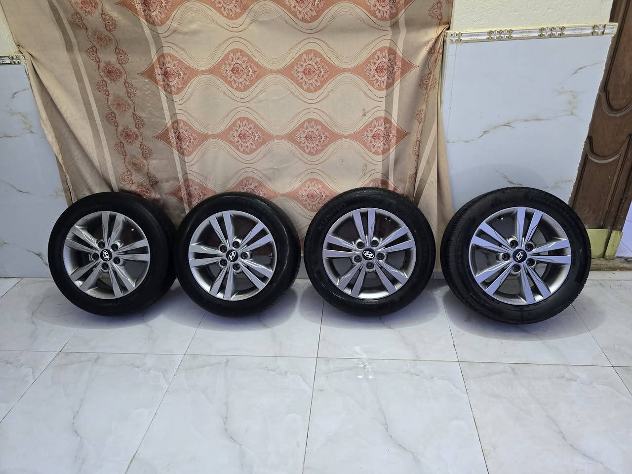 للبيع وياله النتره 18/17 اصلي الحجم 205/55/16 ناصريه مركز مبايل ***********
