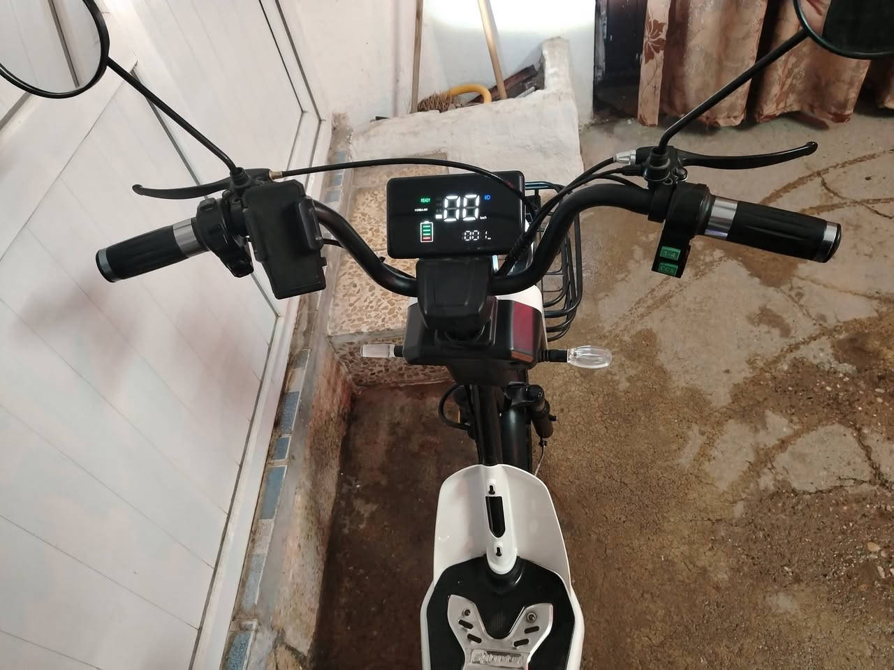 ماطور شحن حجم 16 بيها تثبيت سرعه اربع نمرات اشاير يمين ويسار شركه كوريا ام ار شرط بطاريات عل فحص سعر 250 ويرهم مراوس شعندك نزل


**إذا كنت صاحب هذا الإعلان وتريد حذفه لأي سبب، رجاءا أرسل رسالة إلى الدعم الفني**