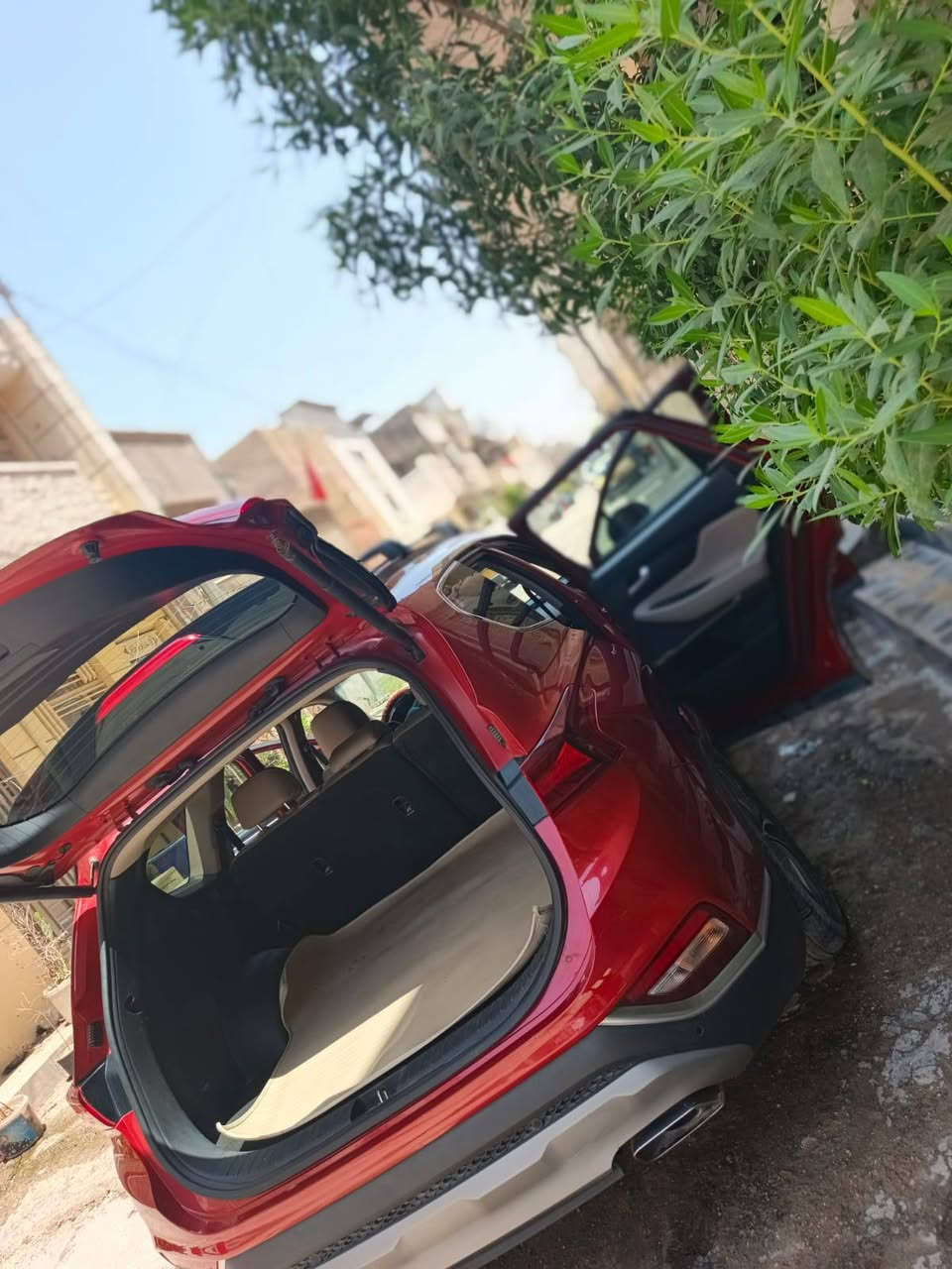 السلام عليكم
سنتافيا
موديل 2020 
الموصفات 
1. كشنات جلد
2.  حساسات
3. كامرات
4. بانوراما 
5. سايد بريك دكمه
6. شاشه كار بلي
7. بصمه
8. تحكمات ستيرن
9. شاحن الاسلكي
10 خمس راكب 
السياره مفوله وبعد بيها مواصفات ماذكرتهن 
السيارة نضيفه الون احمر رقم بغداد 
سعرها 185 
المكان بغداد الحريه الاولي 
الاستفسار ***********
