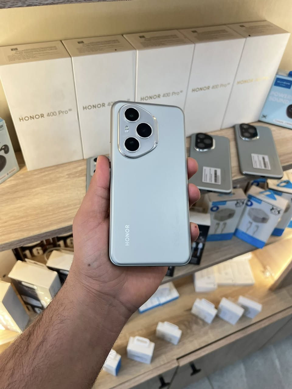 HONOR 400 Pro 5G🤍
الوحش من هونر ❤️‍🔥

بسعر 755 الف فقط مع كامل ملحقات🔐🥰

الذاكرة 512GB

رام 12GB+12GB=24GB

المعالج Snapdragon 8 Gen 3

ينطيك 120 فريم بالببجي 🔥

تردد الشاشة 120Hz

بصمة بالشاشة

كاميرا 200MP

مع زوم 50x ودقة فول 😍

بطارية 6000mAh

شحن سريع 100W⚡️

المكان موصل 

حي الميثاق 

للاستفسار 

***********
