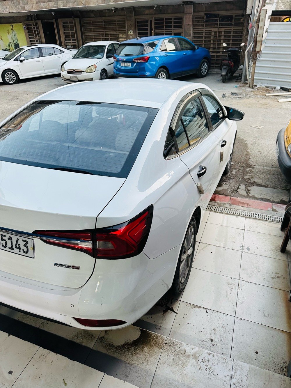 ام جي فايف / MG 5 للبيع
موديل 2023 ماشية 87 الف قابل للزيادة
رقم بغداد  الجديد / لون ابيض
بأسمي تحويل مباشر / محرك 1500 تنفس طبيعي  
السيارة خارج ضمان قبل شهرين طلعتها
وصولات الصيانة موجودة 
_________
السيارة فئة الكومفورت Comfortنوتبلي 
مواصفات السيارة 
بصمه تشغيل / لد نهاري + منضومة زنون / حساسات خلفية / شاشة اصلية
كامرة خلفية / تحكم استيرن / اشاير بالمري / تبريد شاشة 
بصمتين بيها / نضام ايكو اقتصادي / كروز مثبت سرعة 
حساس اطارات / كيج حماوة / داخل بيجي واسود 
4 ويل كب / كار بلي Car play واتو اندرويد
 حدادية كاملة جديدة مبدلها بلكات اصلية اذان محرك جديدة 
بيها  ملاحظات رصعات بصندوك والدوسة جهة اليمين بيها طعجه وبحافة البنيد شوي
مكان السيارة بغداد الامين الثانية
للاستفسار 
***********واتساب واتصال